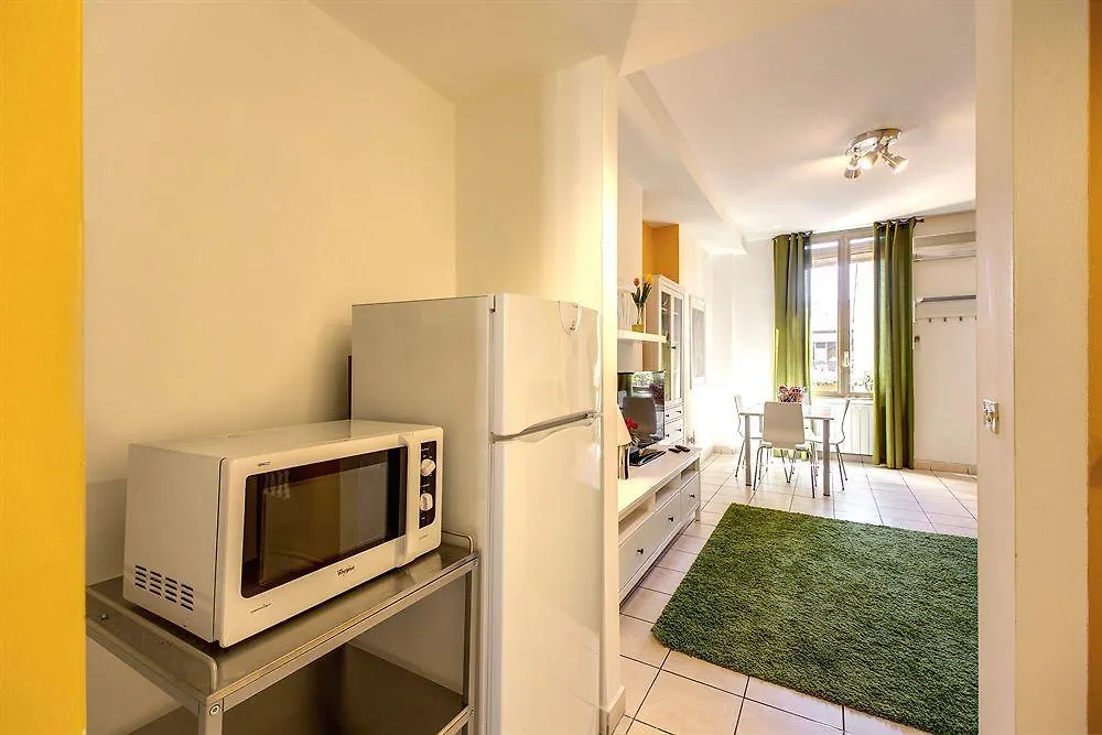 Fiera Milano Apartments Cenisio 2*, Milan